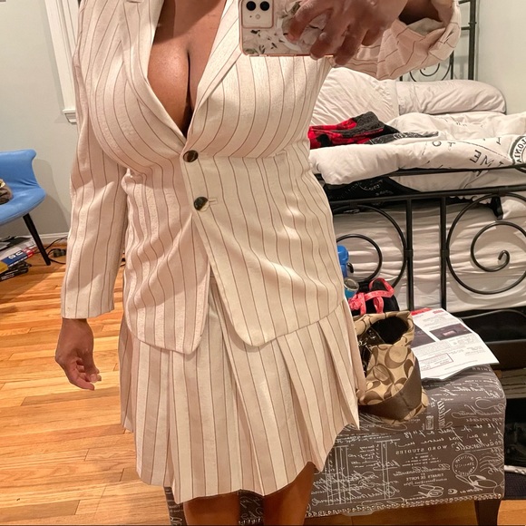 Larry Levine Jackets & Blazers - Vintage Pinstripe 2 piece suit skirt Blazer